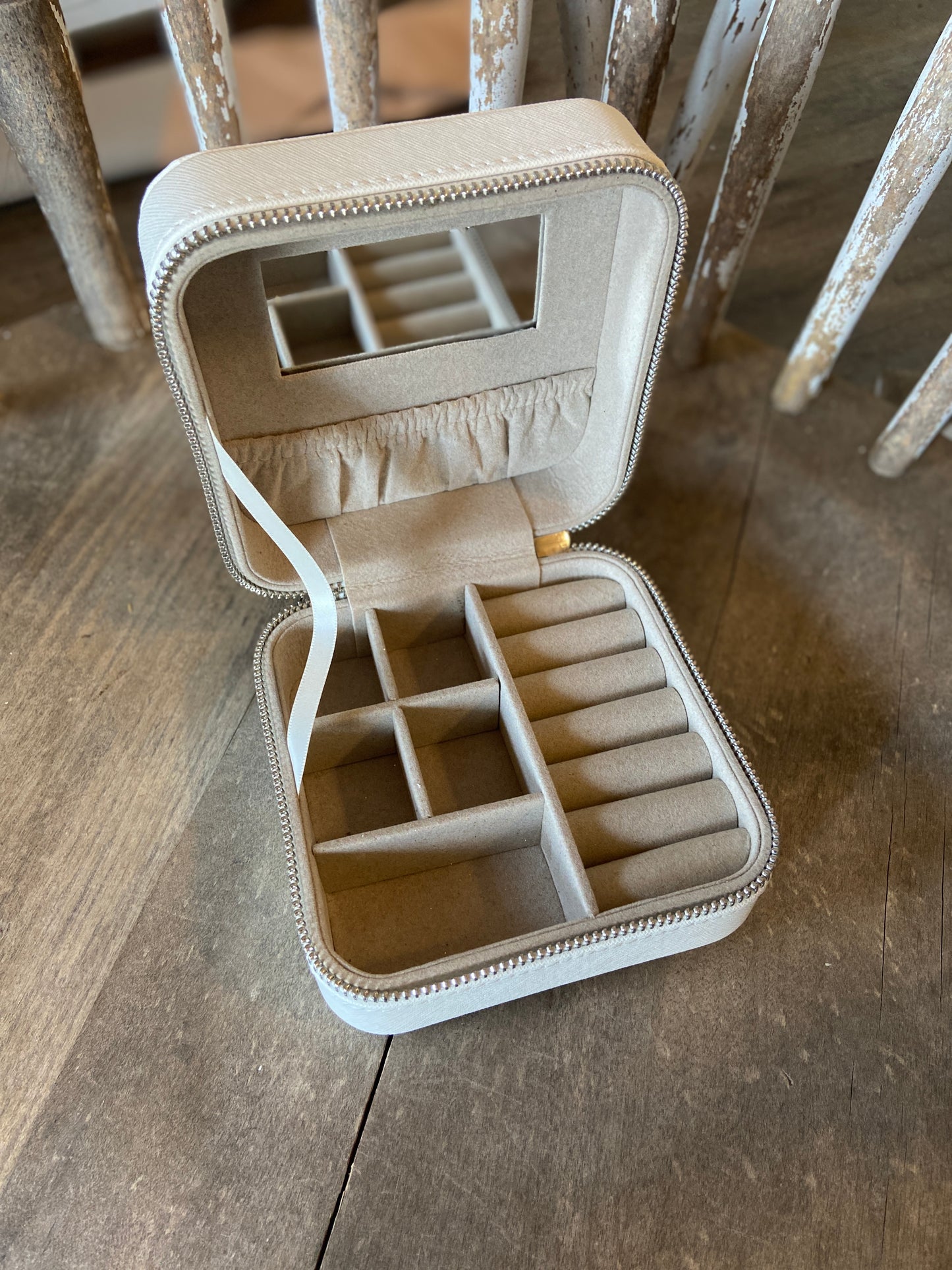 Jewelry box highland cow and daisies