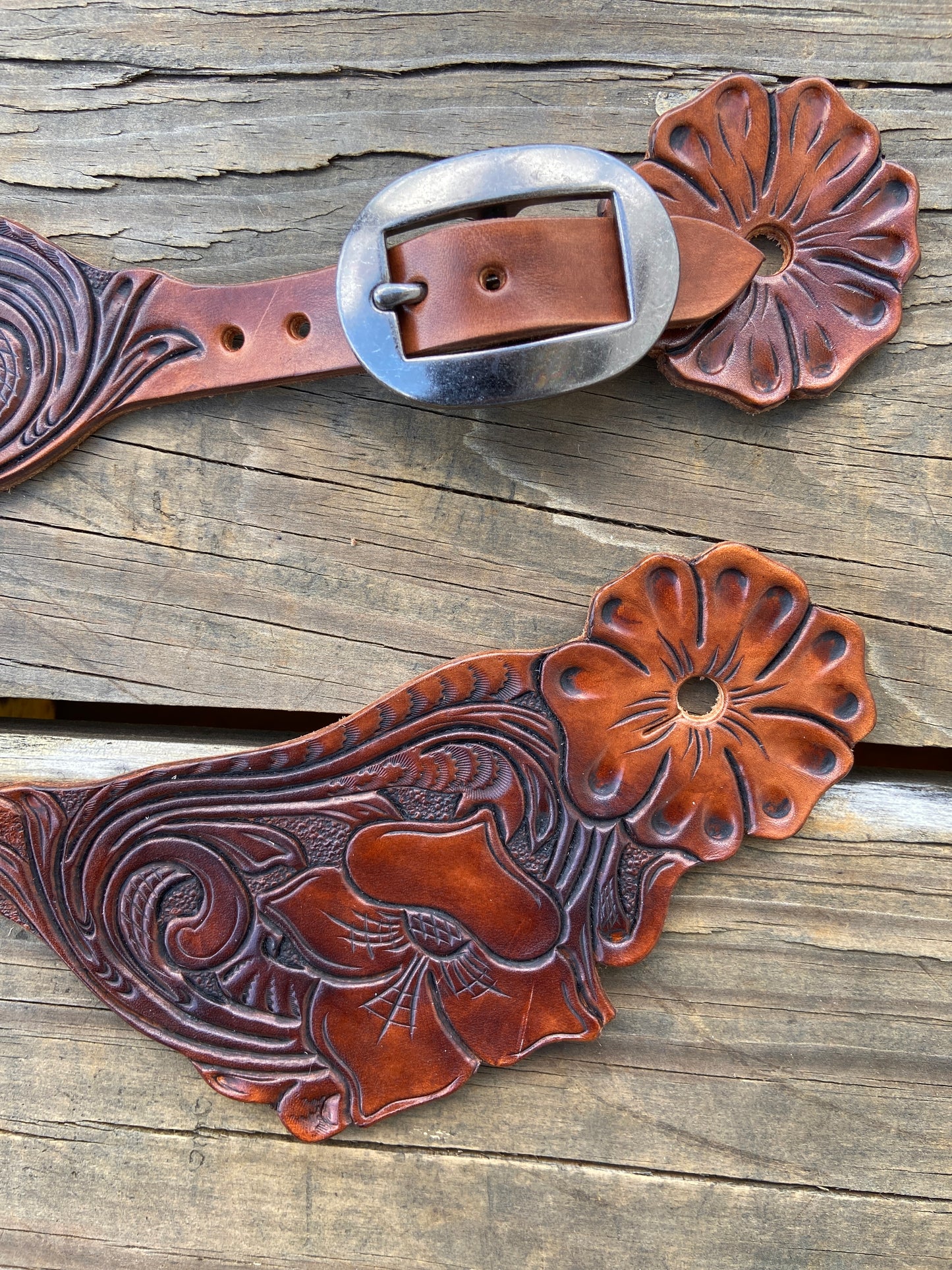Flower spur strap